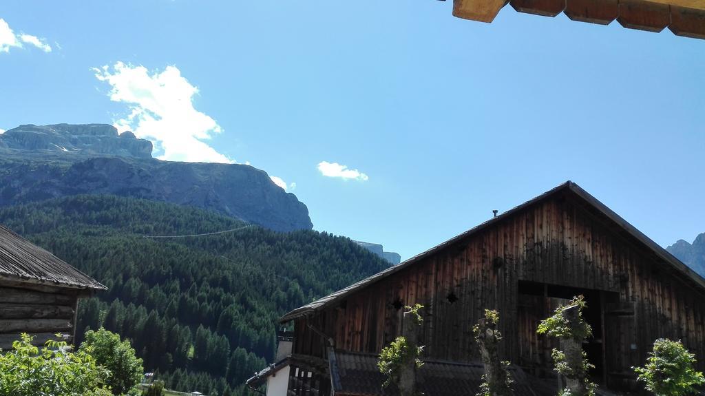 Pensione Valbona Corvara In Badia Eksteriør billede